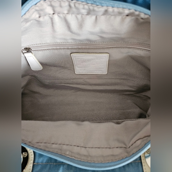 Coach F16624 East West Beach Tote w/Rare Seahorse Charm And Matching Wristlet - Picture 6 of 15